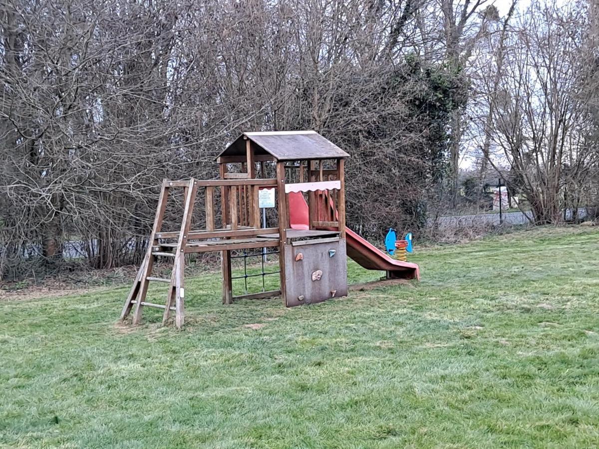 Apartamento De la détente dans ce coin de campagne. Équemauville Exterior foto